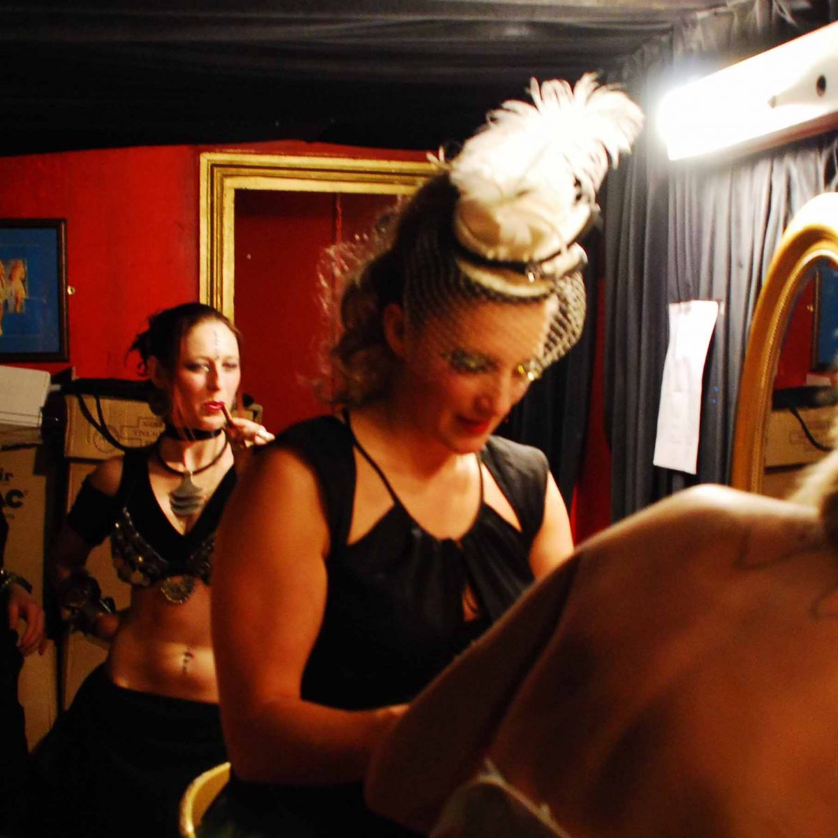 sapphira backstage with other burlesque performers