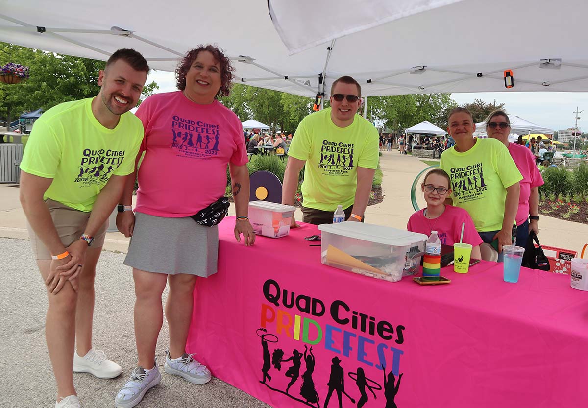 quad cities pridefest volunteers