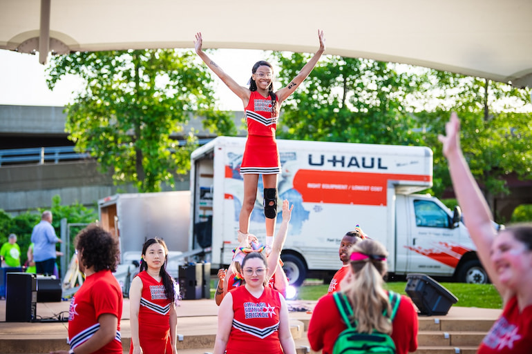 Chicago Spirit Brigade builds human pyramid